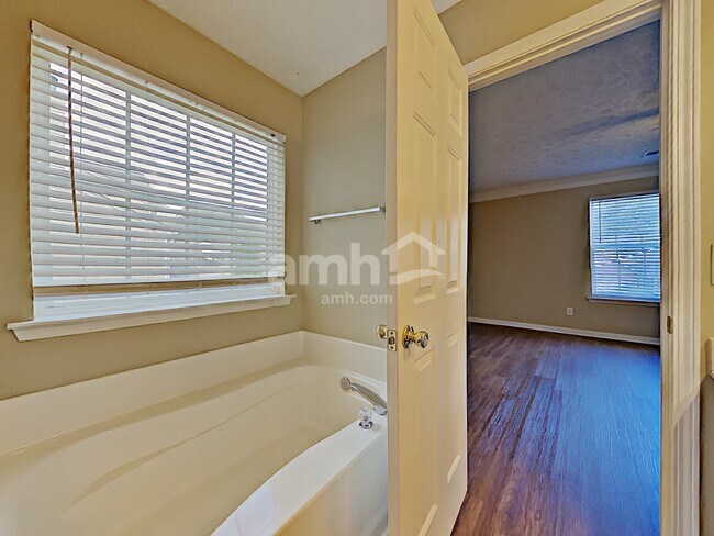 Building Photo - 315 Westminster Dr