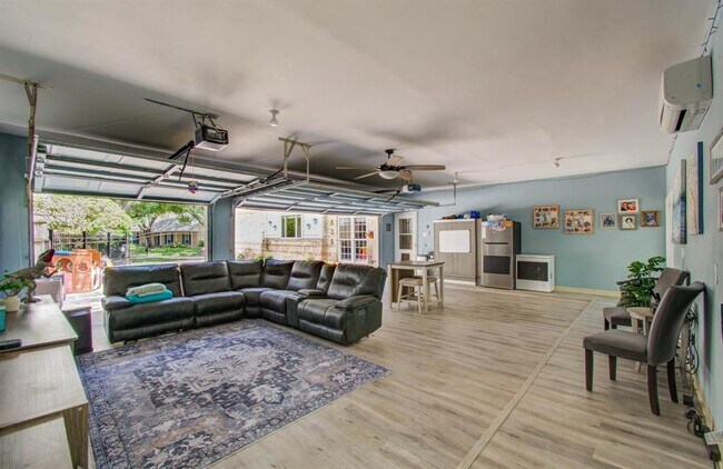 Building Photo - 11311 Chevy Chase Dr