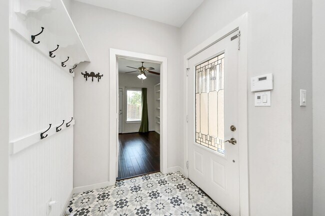Building Photo - 5319 Avenue J