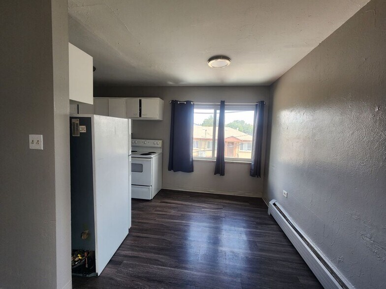 Building Photo - 1994 Elmira St