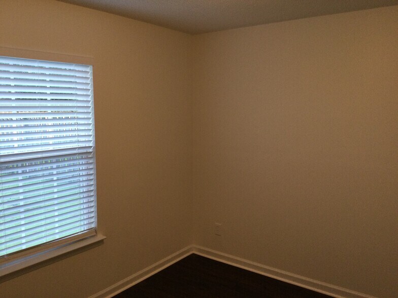 Building Photo - 128 Nandina Wy