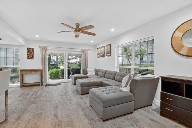 Building Photo - 1194 Hillsboro Mile