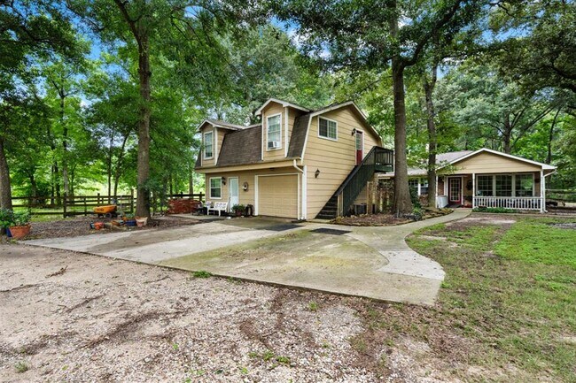 Building Photo - 900 Springwood Dr