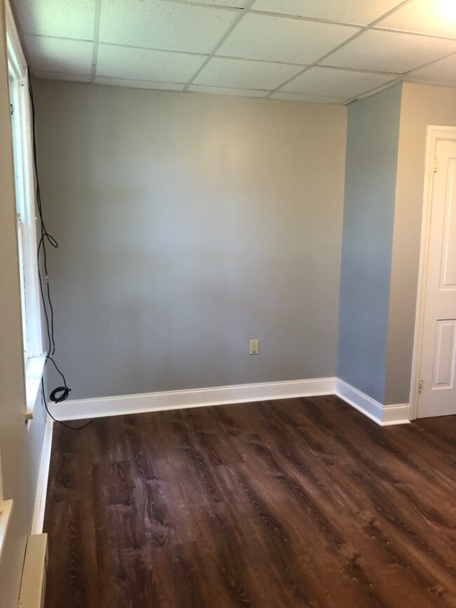 Building Photo - 54 E Main St