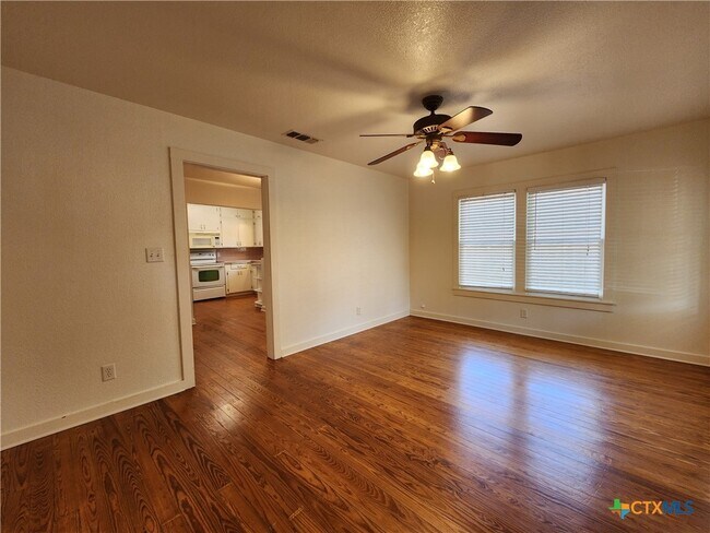 Building Photo - 588 S Castell Ave