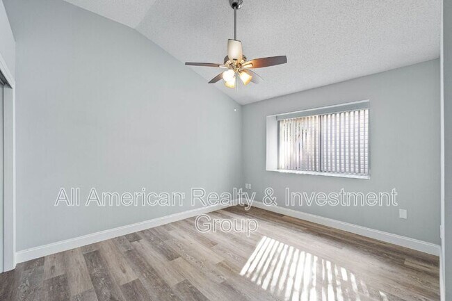 Building Photo - 110 Parkwood Dr