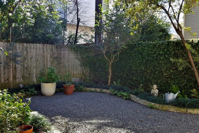 Building Photo - 1018 Highland St