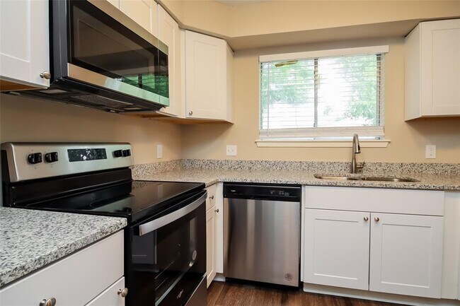 Building Photo - 10307 Rancho Bernardo Ln