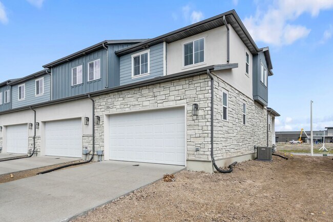 Building Photo - 2 MONTHS FREE- New 3-bed2.5-bath Ivory Townhome Available!