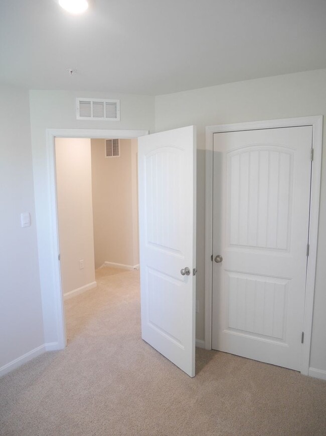 Building Photo - Stylish Townhome in Sassafras Meadows – Re...