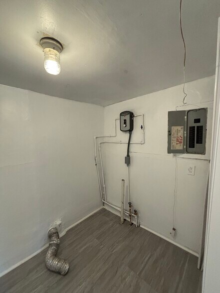 Building Photo - 8410 N Elmer St