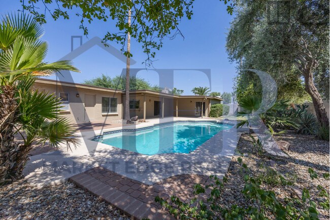 Building Photo - 4Bed/2.5Bath House at 56th/Cactus! $399 MOVE-IN SPECIAL! Move-In Ready on 04/09/2026!