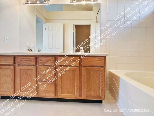 Building Photo - 3314 Castellon Dr