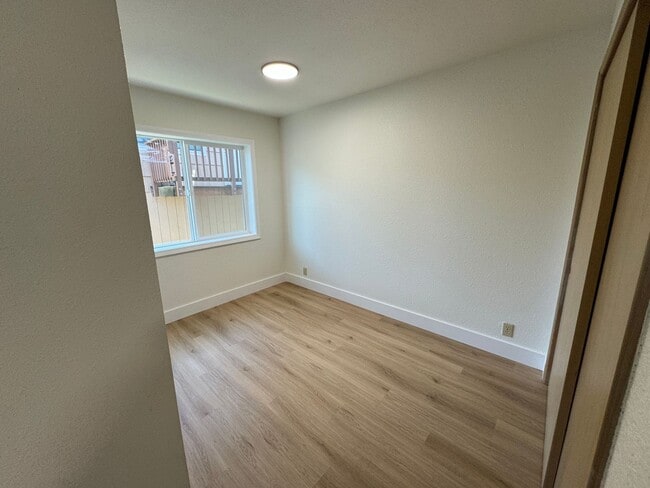 Building Photo - 1041/A/