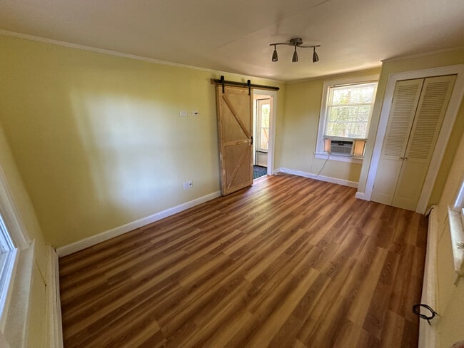 Building Photo - 51 BELLEROSE Rd