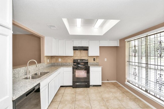 Building Photo - 17035 Quail Bend Dr