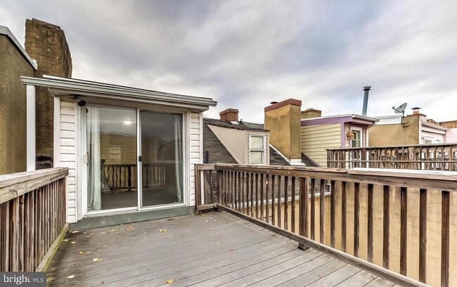 Building Photo - 825 S Charles St