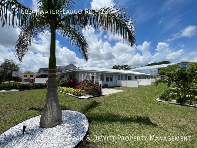 Building Photo - 575 Clearwater Largo Rd