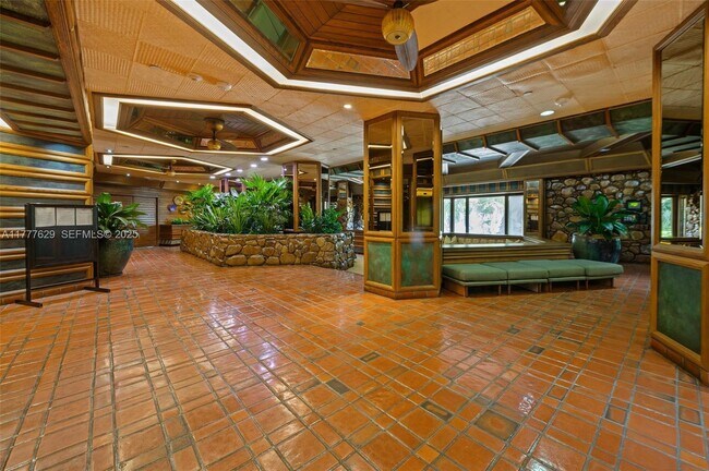 Building Photo - 2000 Towerside Terrace