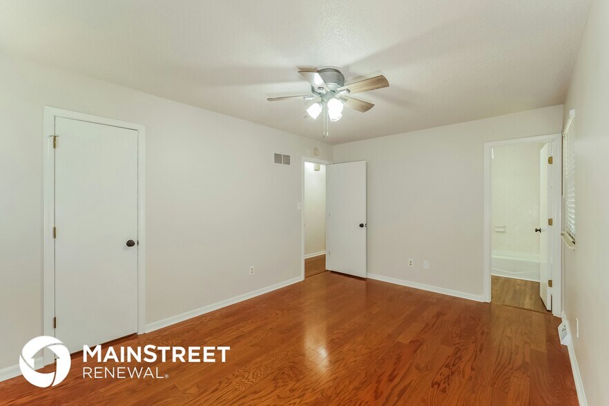 Building Photo - 513 NE Grant Dr