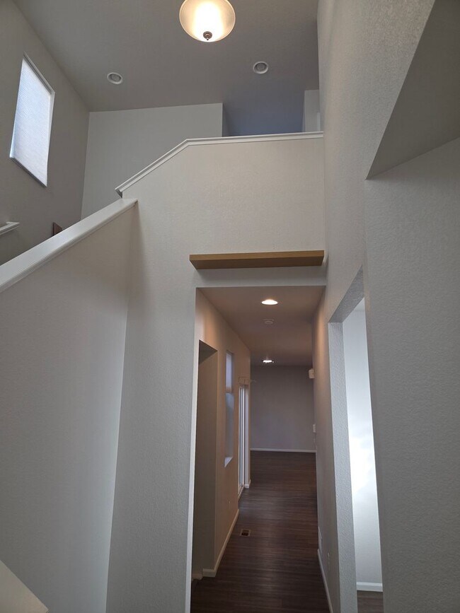 Building Photo - Modern Comfort in a Prime Location – 3 Bed / 2.5 Bath Home in Denver!