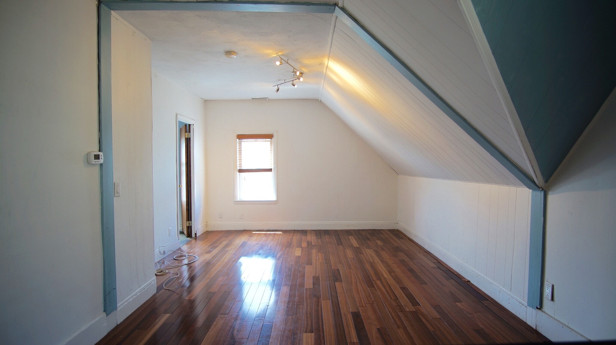 Building Photo - 48 America St