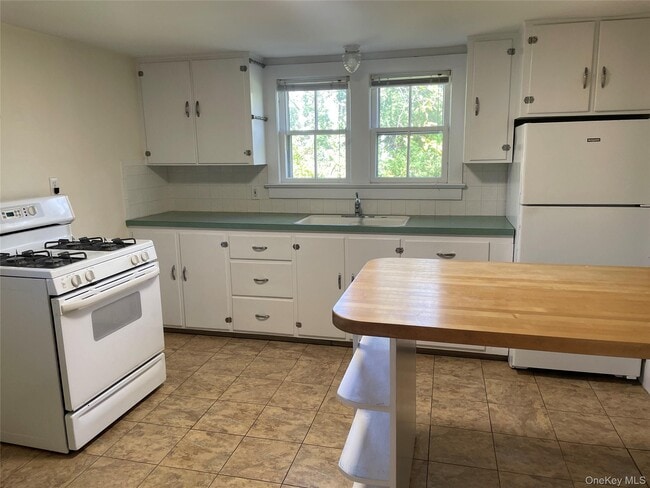 Building Photo - 40 W Garden St