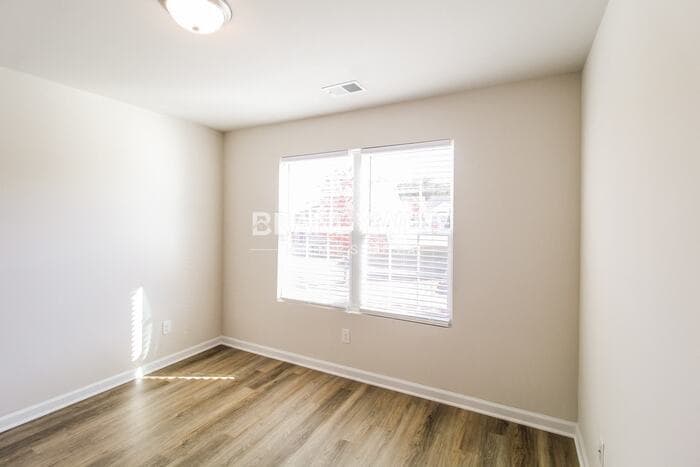 Building Photo - 604 Armitage Way