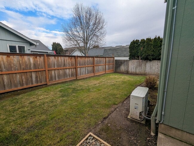 Building Photo - 1497 Golden Ln N