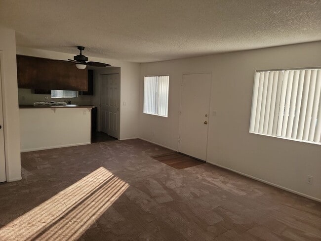 Building Photo - WOW - FRONT, SINGLE STORY CONDOMINIUM HOME