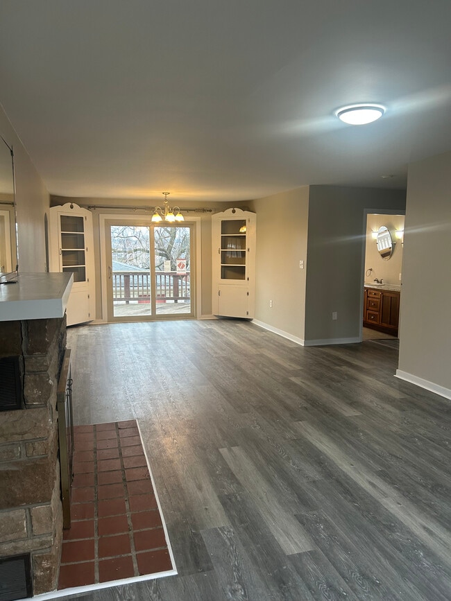 Building Photo - 335 S Lincoln Ave