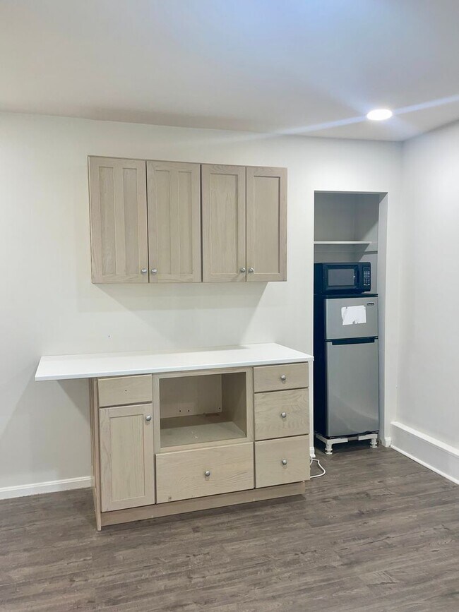 Building Photo - Modern Comfort in Sought-After Gaithersburg