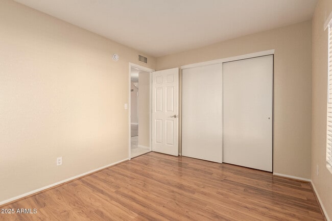 Building Photo - 3329 E Siesta Ln