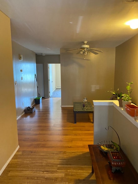 Building Photo - 940 E 181st St