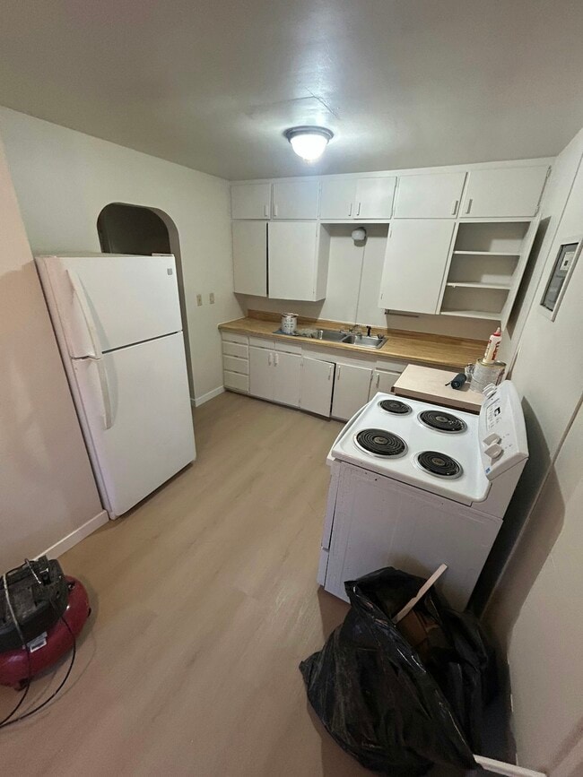 Building Photo - 400 W 13th St