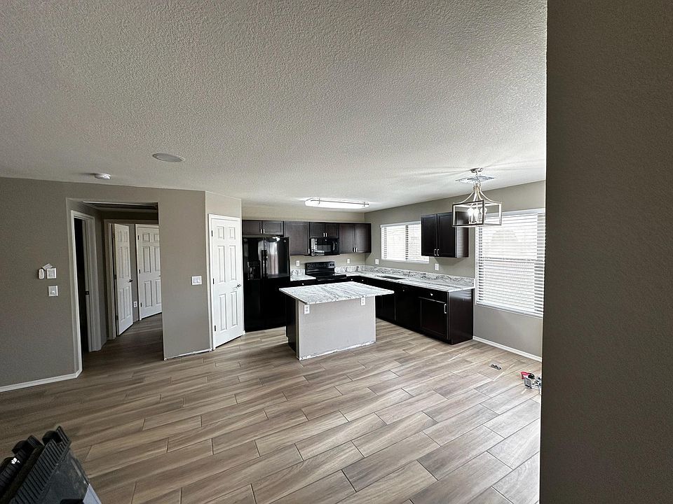 Building Photo - 2911 E Cherry Hills Dr