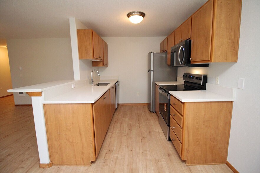 Building Photo - 683 NE 162nd Ave