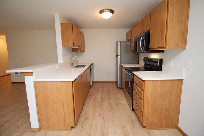 Building Photo - 683 NE 162nd Ave