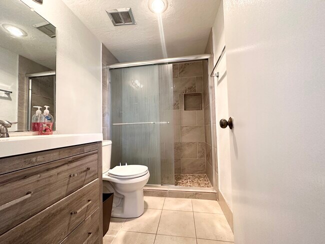 Building Photo - 3224 Timmons Ln