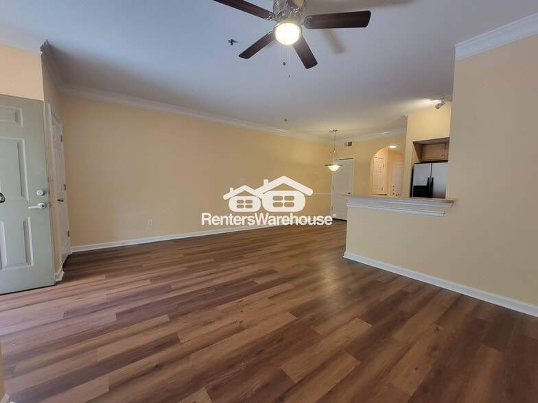 Building Photo - 245 Amal Dr SW