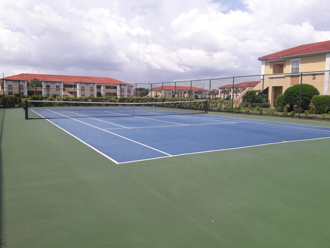 Building Photo - Annual, Unfurnished, ground floor remodeled condo in gated community downtown Sarasota.