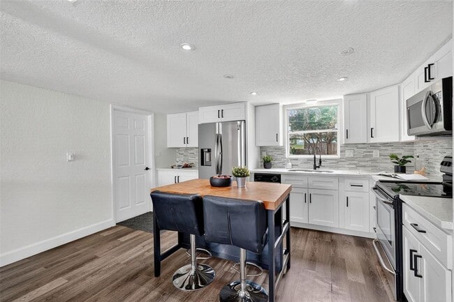 Building Photo - 11119 Temple Ave