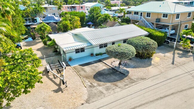 Building Photo - 150 Azalea St