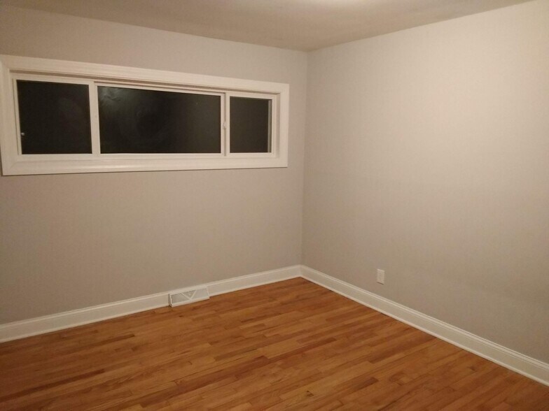 Room - 46 W Parkwood St