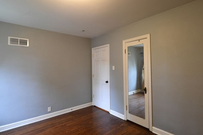 Building Photo - Kirkwood 5 bedroom / 3 full bathroom home