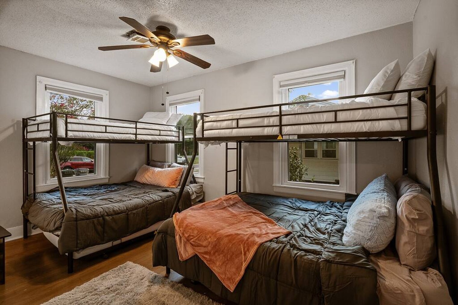 Building Photo - 2 Mead Dr