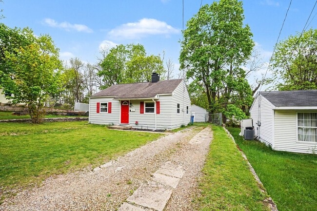 Building Photo - *Use Rently to view this unit and receive $150 off move-in* Cute Remodeled Two Bedroom 1 Bathroom...