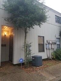 Building Photo - 144 N Auburndale St