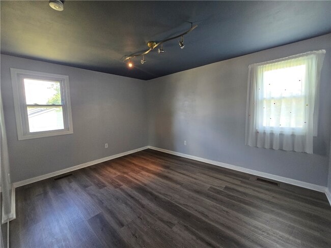 Building Photo - 237 Countess Dr