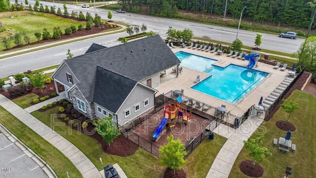 Building Photo - 2211 Montebell View Dr